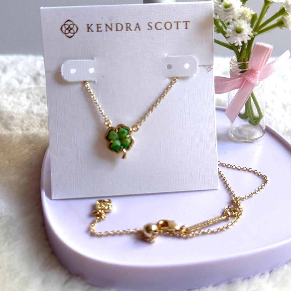 Kendra Scott
Clover Short Pendant Necklace